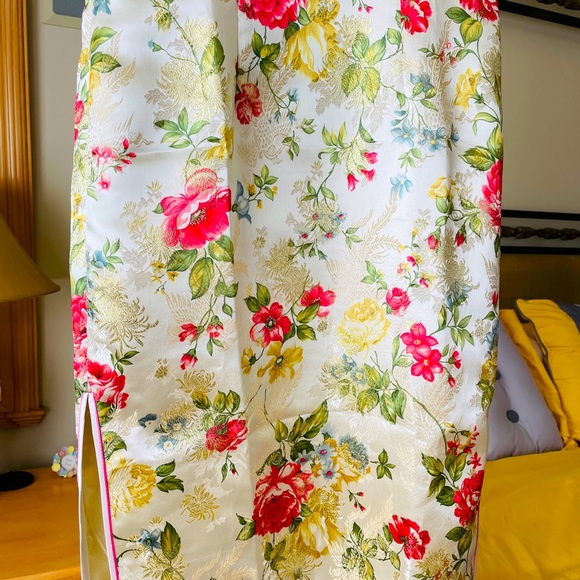 Classy Satin Kimono Dress/Hong Kong! - Picture 3 of 6